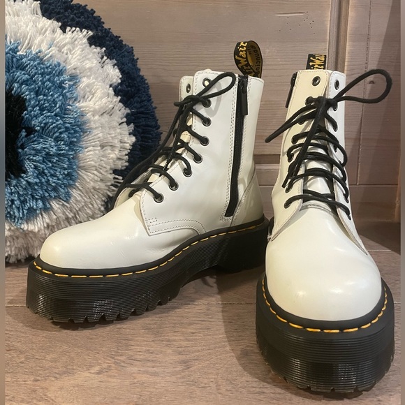 Dr. Martens Shoes - Dr. Martens Jadon Platform classic 8-Eye Boot
